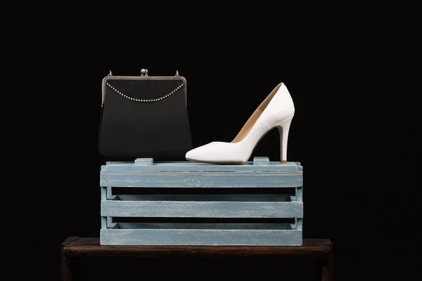Primer Plano Zapato Elegante Con Bolso Estilo Aislado Sobre Fondo — Foto de Stock
