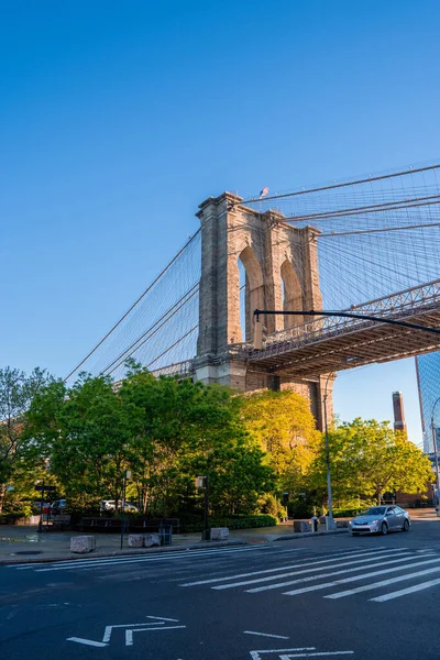 Colpo Verticale Brooklyn Bridge Sull East River Visto Dal Lungomare — Foto Stock