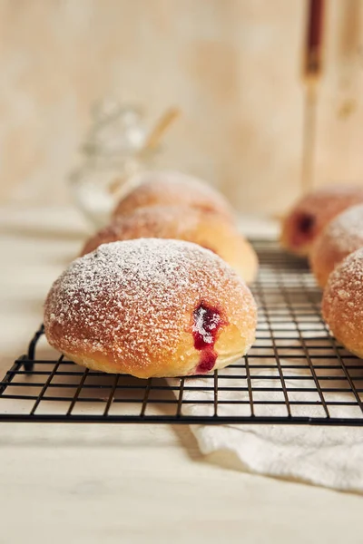 Vertical Shot Delicious Baked Buns Fruity Marmalade Cooling Rack White — Stock Photo, Image