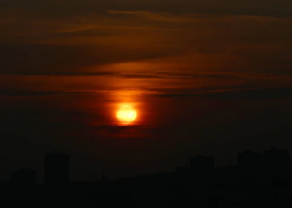 耶利万市 2020年11月16日 日落天空中迷人的太阳景象 — 图库照片