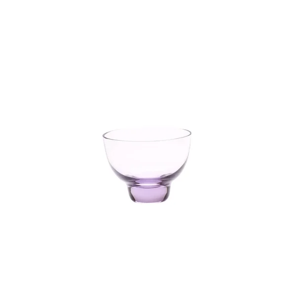 Petit Verre Violet Isolé Sur Fond Blanc — Photo