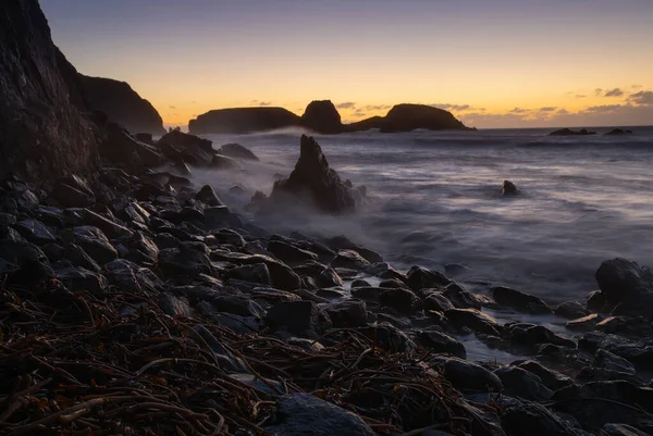 Les Formations Rocheuses Dans Eau Mousseuse Mer Coucher Soleil — Photo