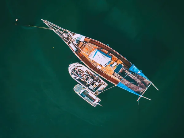 Een Overhead Antenne Opname Van Een Boot Het Strand — Stockfoto