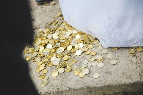 Las Monedas Blancas Amarillas Suelo — Foto de Stock