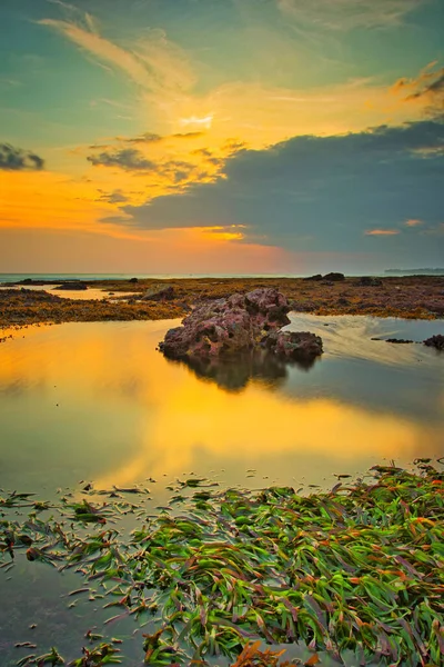 Hermoso Plano Vertical Paisaje Marino Atardecer — Foto de Stock