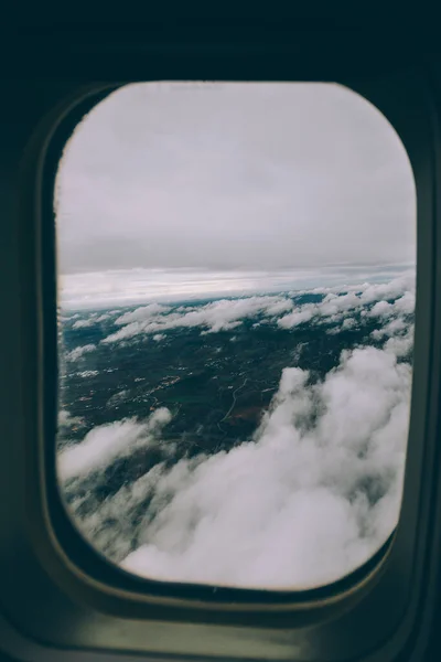 Vertikale Nahaufnahme Eines Flugzeugfensters Cascais Portugal — Stockfoto