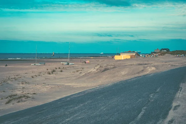 Een Prachtig Uitzicht Een Strand Onder Een Bewolkte Hemel Borkum — Stockfoto