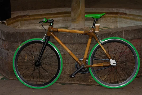 Припаркований Бамбуковий Велосипед Відкритому Повітрі — стокове фото