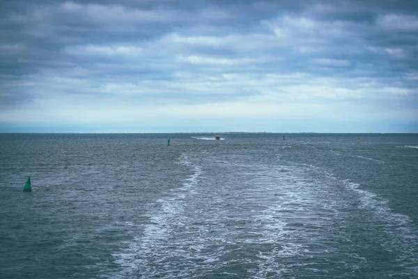 Vue Bateau Sauvetage Naviguant Sur Mer Sous Ciel Nuageux Borkum — Photo
