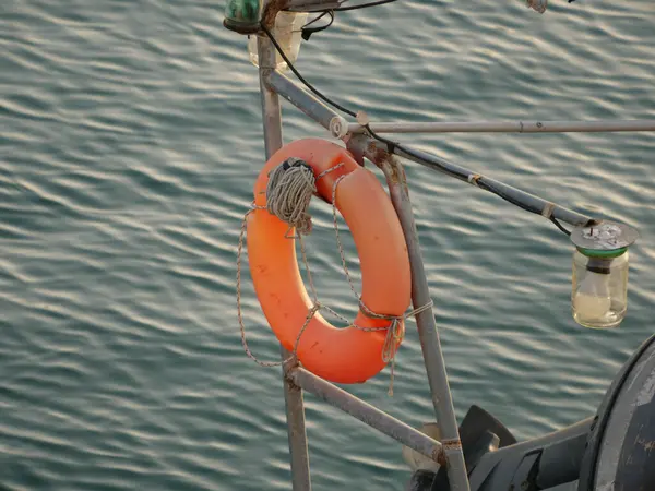 Gemide Yüksek Açılı Bir Can Simidi Görüntüsü — Stok fotoğraf