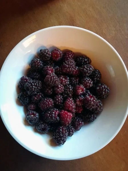 Eine Nahaufnahme Von Himbeeren Topf — Stockfoto