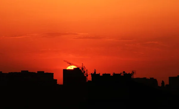 Yerevan Armenia Ocak 2019 Binaların Siluetleri Üzerinde Büyüleyici Bir Günbatımı — Stok fotoğraf