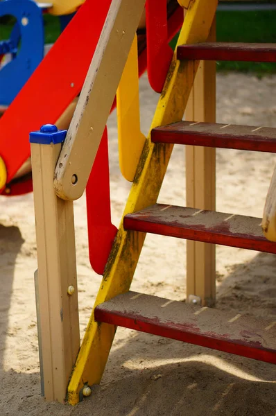 Tiro Vertical Alguns Degraus Madeira Parque Infantil — Fotografia de Stock