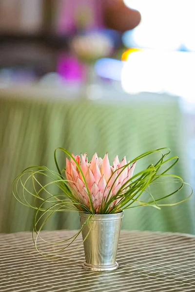 Vertikal Bild Vackra Blommor Kompositioner Dekorera Borden Plats — Stockfoto