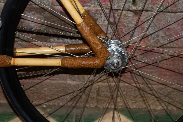 Zbliżenie Ujęcie Bambusowego Koła Roweru — Zdjęcie stockowe