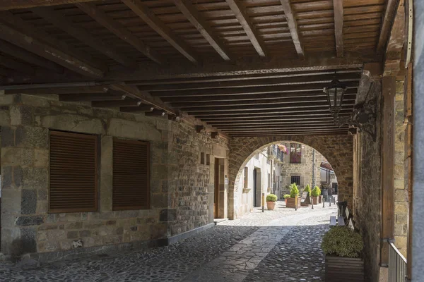 Potes Cantabria Spanya Kemerli Girişi Olan Bir Kaldırım Tüneli — Stok fotoğraf