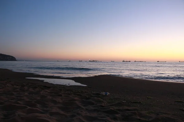 Una Hermosa Vista Puesta Sol Sobre Mar Tranquilo —  Fotos de Stock