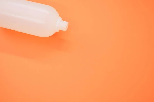 Closeup Shot Plastic Bottle Orange Background — Stock Photo, Image