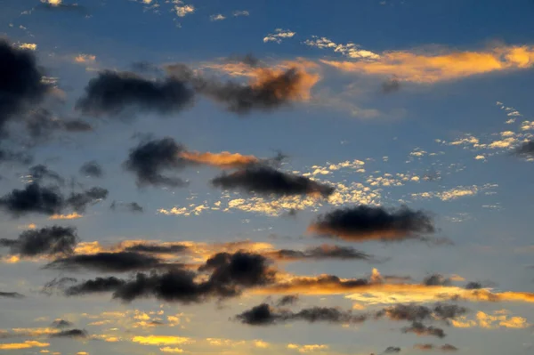 Une Belle Vue Ciel Bleu Avec Des Nuages — Photo