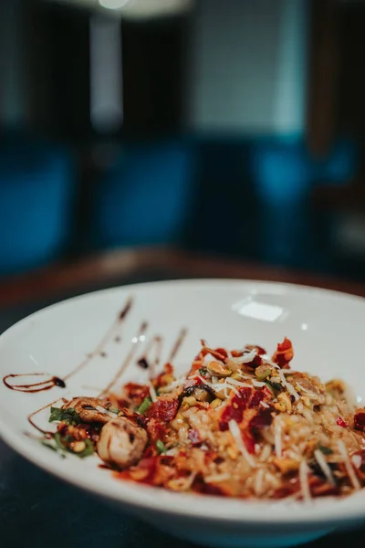 Una Toma Selectiva Una Ensalada Fresca Tazón — Foto de Stock