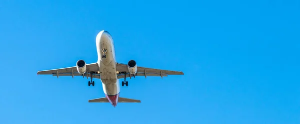 Primer Plano Avión Volando — Foto de Stock