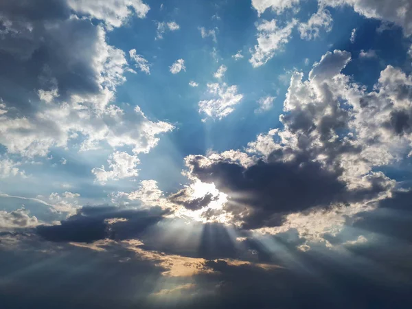 Plan Faible Angle Ciel Nuageux Bleu Lumière Soleil Journée Parfait — Photo
