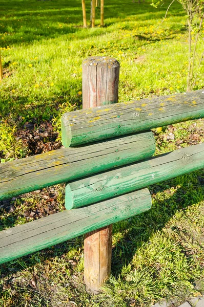 Closeup Green Wooden Fence Field Sunny Day — Stock Photo, Image