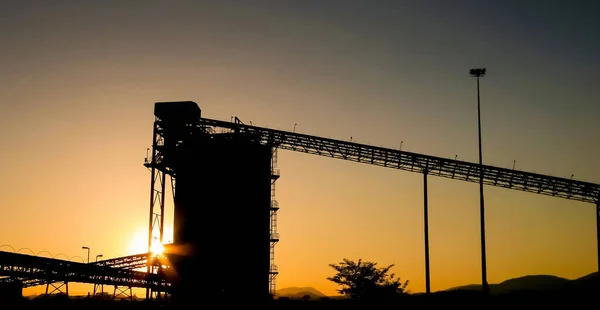 Velká Kovová Konstrukce Těžbu Platiny Jižní Africe Při Západu Slunce — Stock fotografie