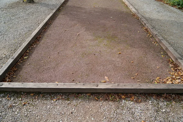 Een Zandpad Geïsoleerd Door Houten Planken Een Park — Stockfoto