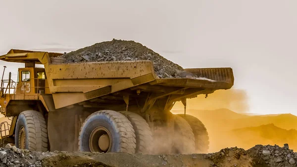 Large Truck Carrying Sand Platinum Mining Site Africa — Stock Photo, Image