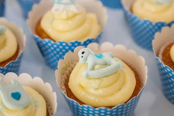 Primer Plano Cupcakes Con Hielo Para Una Ducha Bebé — Foto de Stock