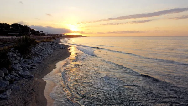日落时位于西班牙马塔罗的瓦尔多海滩 — 图库照片