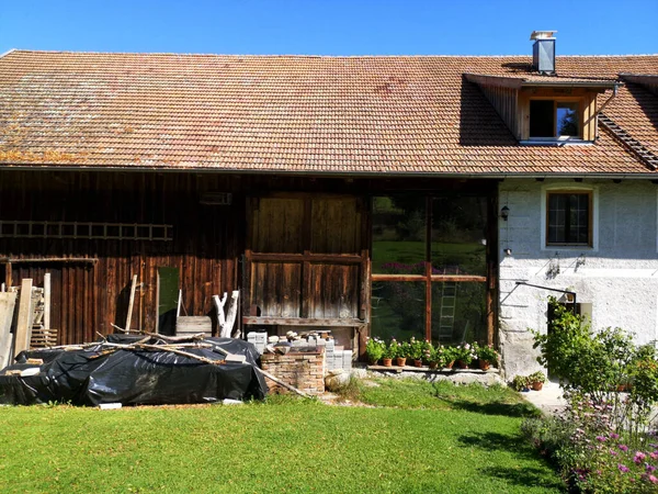 Una Casa Rurale Con Bel Giardino — Foto Stock