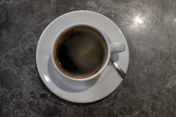 Una Vista Dall Alto Una Tazza Caffè Sfondo Sfocato — Foto Stock