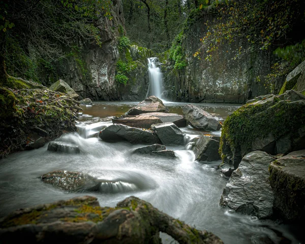 Efecto Suave Las Aguas Del Río Sobre Fondo Una Cascada —  Fotos de Stock