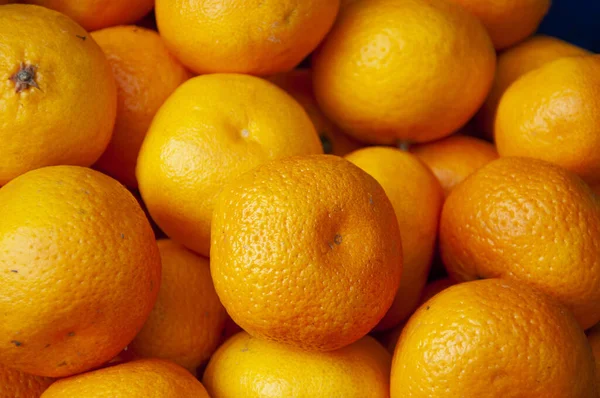 Una Pila Naranjas Frescas Exhibidas Mercado — Foto de Stock