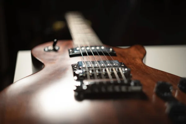 Close Uma Guitarra Elétrica Madeira — Fotografia de Stock