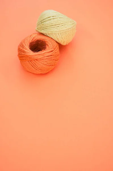 Vertical Shot Yarn Balls Knitting Isolated Orange Background — Stock Photo, Image