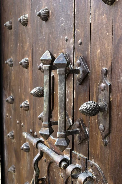Вертикальний Постріл Старої Металевої Дверної Ручки — стокове фото