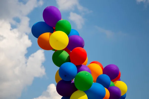 Plan Angle Bas Ballons Colorés Sur Fond Ciel — Photo