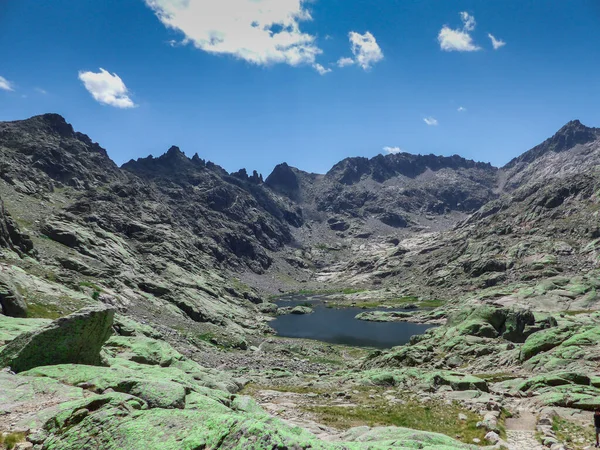 Krásný Záběr Malebné Přírody Velká Laguna Pohoří Gredos Španělsko — Stock fotografie