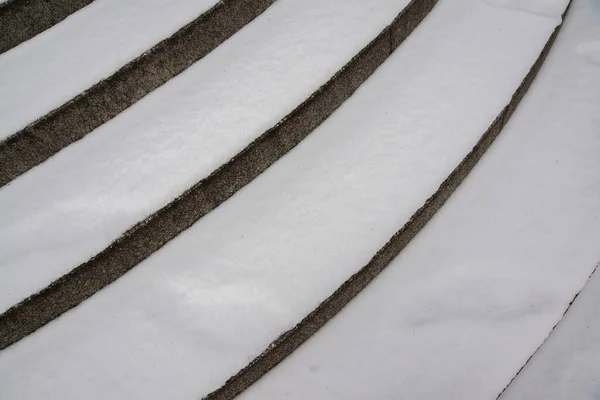 Una Vista Ángulo Alto Escaleras Piedra Cubiertas Nieve Frío Día —  Fotos de Stock