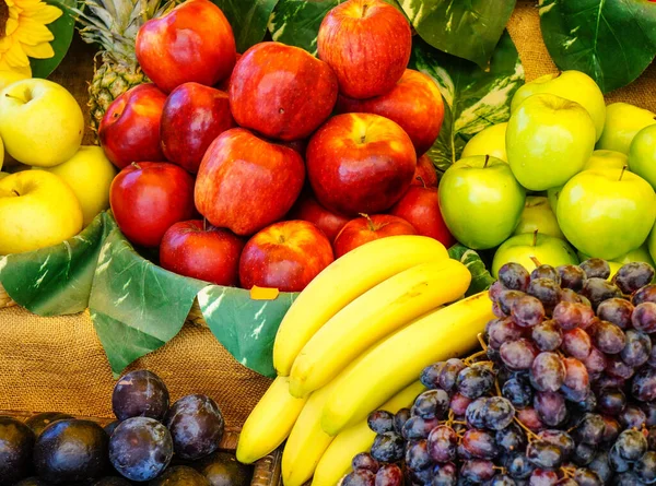 Odmiana Świeżych Owoców Przeznaczonych Sprzedaży Rynku — Zdjęcie stockowe