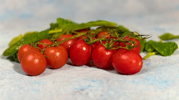 Selective Focus Shot Fresh Cherry Tomatoes Spinach — Stock Photo, Image