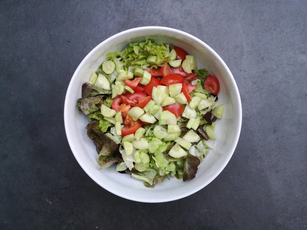 Blick Von Oben Auf Einen Frischen Gemüsesalat Einer Schüssel — Stockfoto