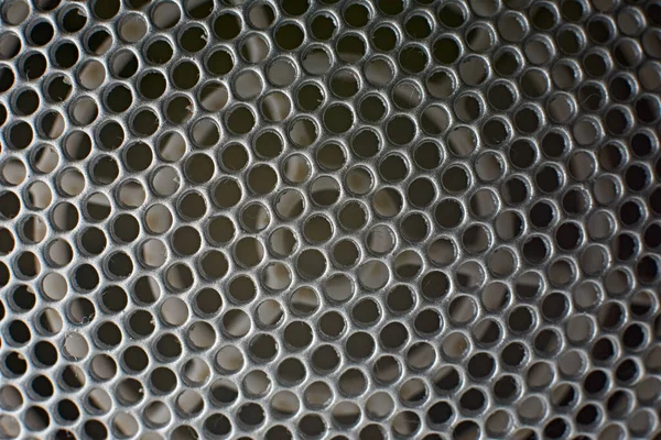 Een Close Shot Van Een Metalen Oppervlak Met Gaten — Stockfoto