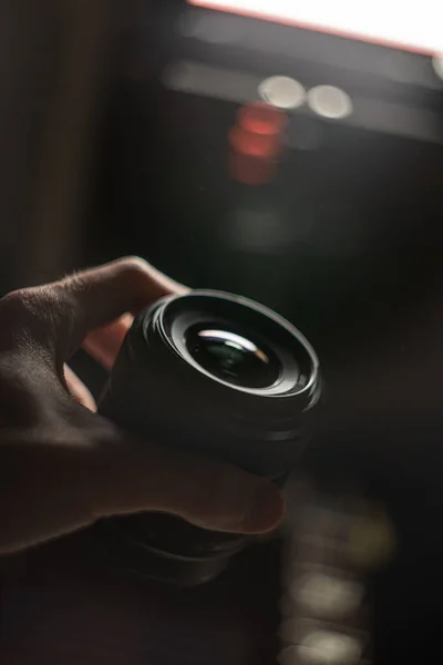Profesyonel Bir Kamera Lensinin Dikey Yakın Çekimi — Stok fotoğraf