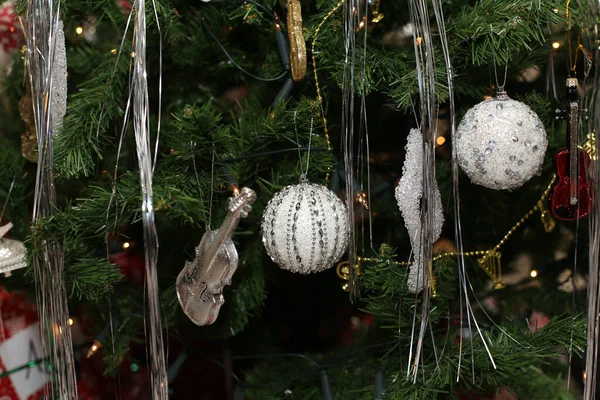 Een Close Shot Van Een Versierde Kerstboom — Stockfoto