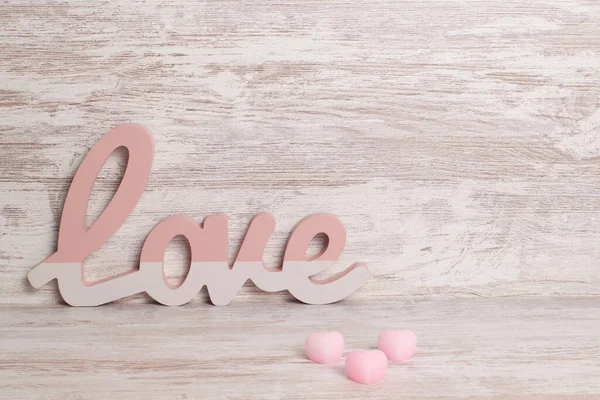 Eine Kleine Dekoration Mit Dem Wort Liebe Und Bonbons Herzform — Stockfoto