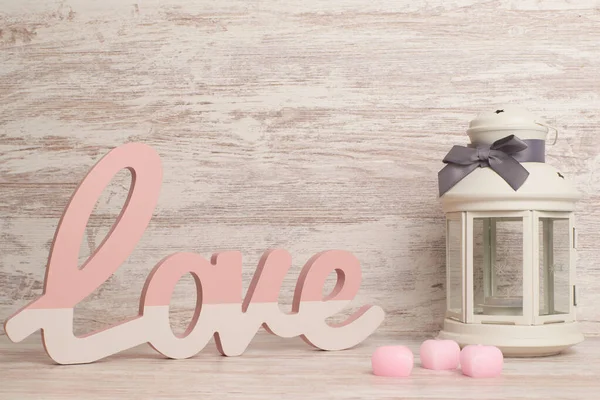 ハート型の愛とキャンディーという言葉で小さな部屋の装飾 — ストック写真